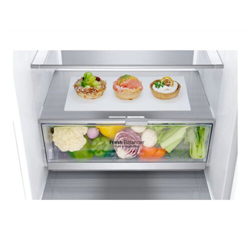 LG , Refrigerator , GBB72SWVGN , Energy efficiency class D , Free standing , Combi , Height 203 cm , No Frost system , Fridge net capacity 233 L , Freezer net capacity 107 L , Display , 35 dB , White