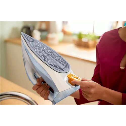 Philips , DST7011/20 , Steam Iron , 2600 W , Water tank capacity 300 ml , Continuous steam 45 g/min , Steam boost performance 220 g/min , Light Blue/Gray