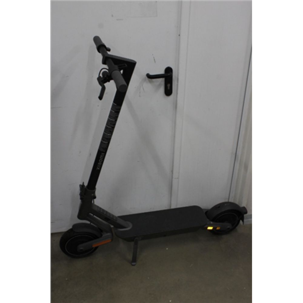 SALE OUT. Xiaomi Electric Scooter 4 Ultra EU , Xiaomi Electric Scooter 4 Ultra EU , 500 W , 25 km/h , 10 , 3 month(s) , DAMAGED PACKAGING, USED AS DEMO