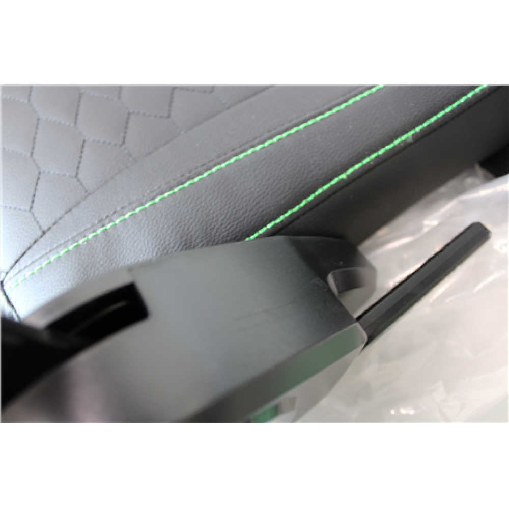 SALE OUT. , Razer Iskur V2 X NewGen , Gaming Chair , Black/Green , DAMAGED ITEM AND PACKAGING. ITEM SCRATCHED, DIRTY. MISSING: GLOVES , 36 month(s)