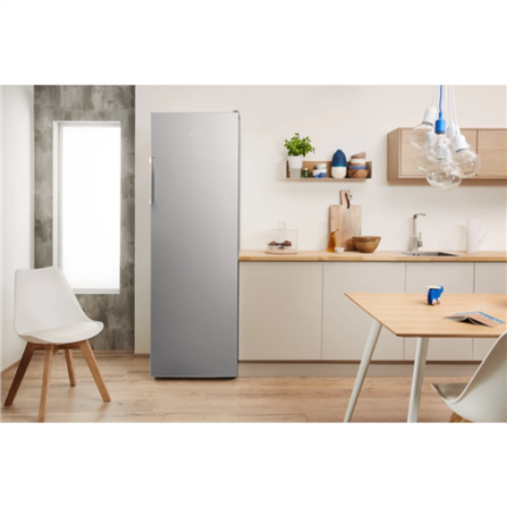 INDESIT , SI6 1 S , Refrigerator , Energy efficiency class F , Free standing , Larder , Height 167 cm , Fridge net capacity 323 L , Freezer net capacity L , 40 dB , Silver