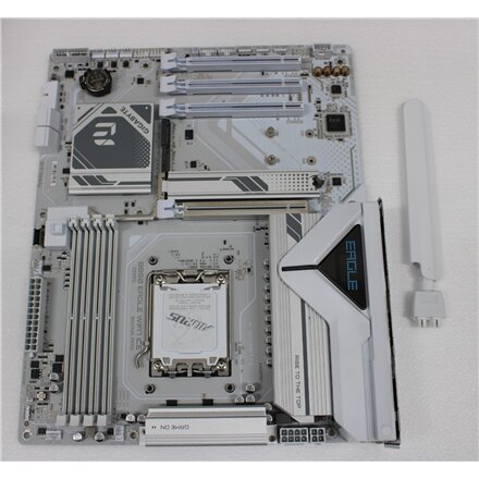 SALE OUT. Gigabyte B850 EAGLE WF7 ICE , Processor family AMD , Processor socket AM5 , Number of SATA connectors 4 , USED, REFURBISHED, WITHOUT ACCESSORIES, ONLY BACK PANEL, AND ANTENA INCLUDED