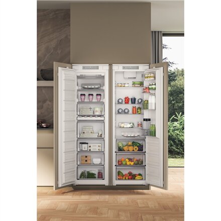 Whirlpool Refrigerator , WHSD18A013D1 , Energy efficiency class E , Built-in , Larder , Height 177 cm , Fridge net capacity 306 L , Display , 30 dB , Stainless steel