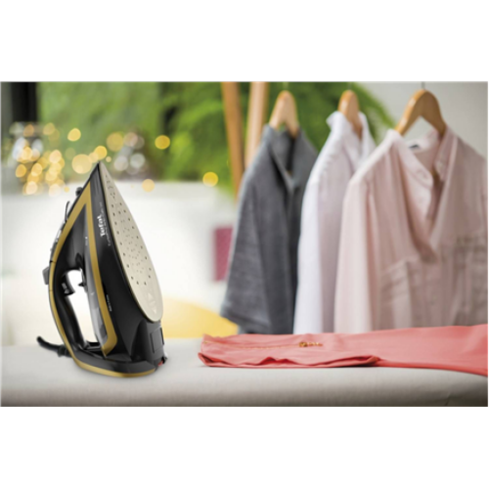 TEFAL , FV5696E1 , Steam Iron , 3000 W , Water tank capacity 300 ml , Continuous steam 50 g/min , Steam boost performance 270 g/min , Black/Golden
