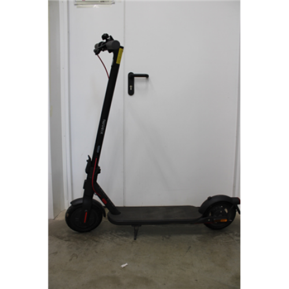 SALE OUT. Xiaomi Electric Scooter 4 Lite EU DAMAGED PACKAGING, SCRATCHED, DIRTY, USED Xiaomi