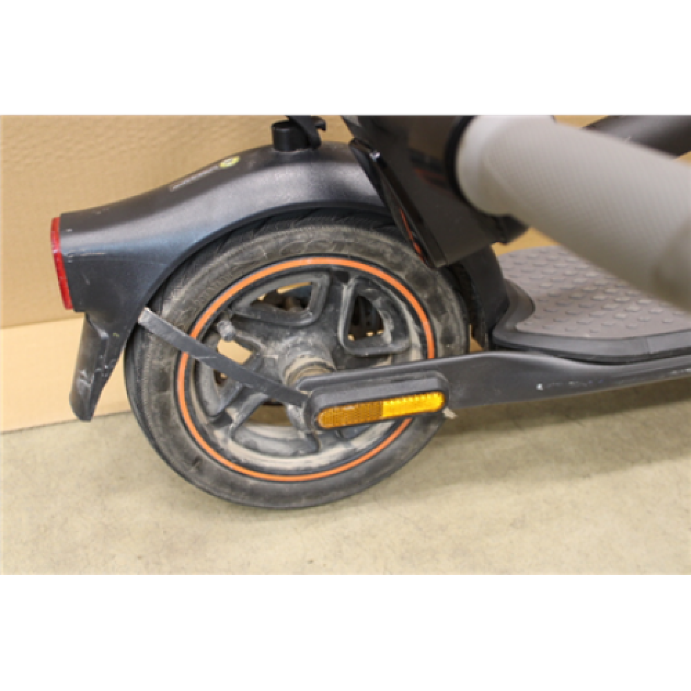 SALE OUT. Ninebot by Segway Kickscooter F40E , Black Segway , Ninebot eKickscooter F40E , Up to 25 km/h , Black , 17 month(s)