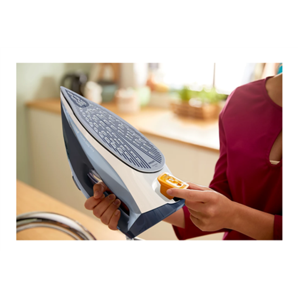 Philips Steam Iron , DST7020/20 , Steam Iron , 2800 W , Water tank capacity 300 ml , Continuous steam 50 g/min , Steam boost performance 250 g/min , Blue