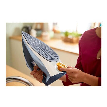 Philips Steam Iron , DST7020/20 , Steam Iron , 2800 W , Water tank capacity 300 ml , Continuous steam 50 g/min , Steam boost performance 250 g/min , Blue