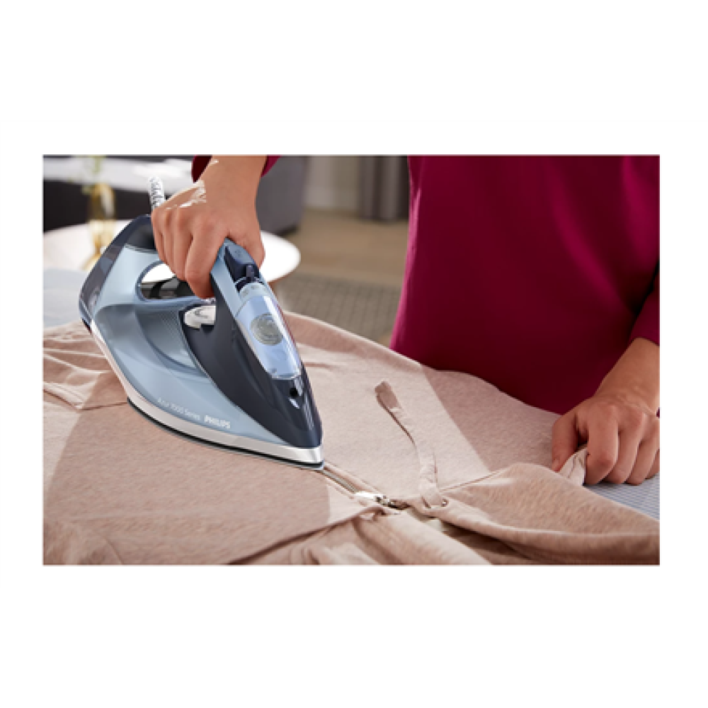 Philips Steam Iron , DST7020/20 , Steam Iron , 2800 W , Water tank capacity 300 ml , Continuous steam 50 g/min , Steam boost performance 250 g/min , Blue