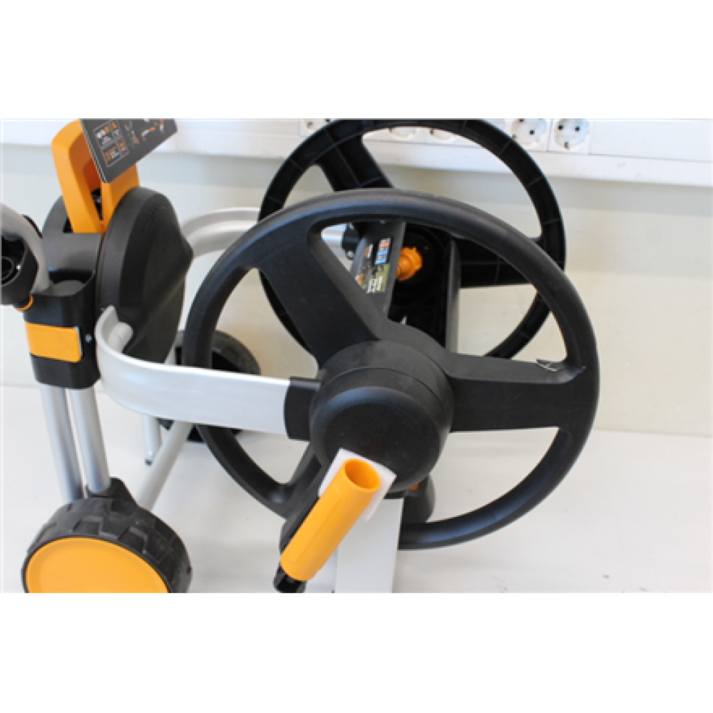 SALE OUT. Fiskars Waterwheel Manual XL with wheels, empty , Fiskars Waterwheel Manual XL with wheels, empty , DAMAGED WHEEL