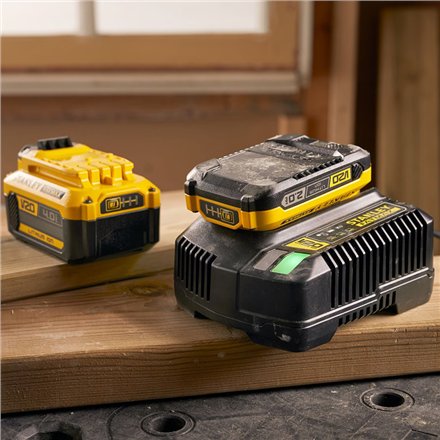 Stanley , 18V V20 4A Fast Charger , SFMCB14-QW