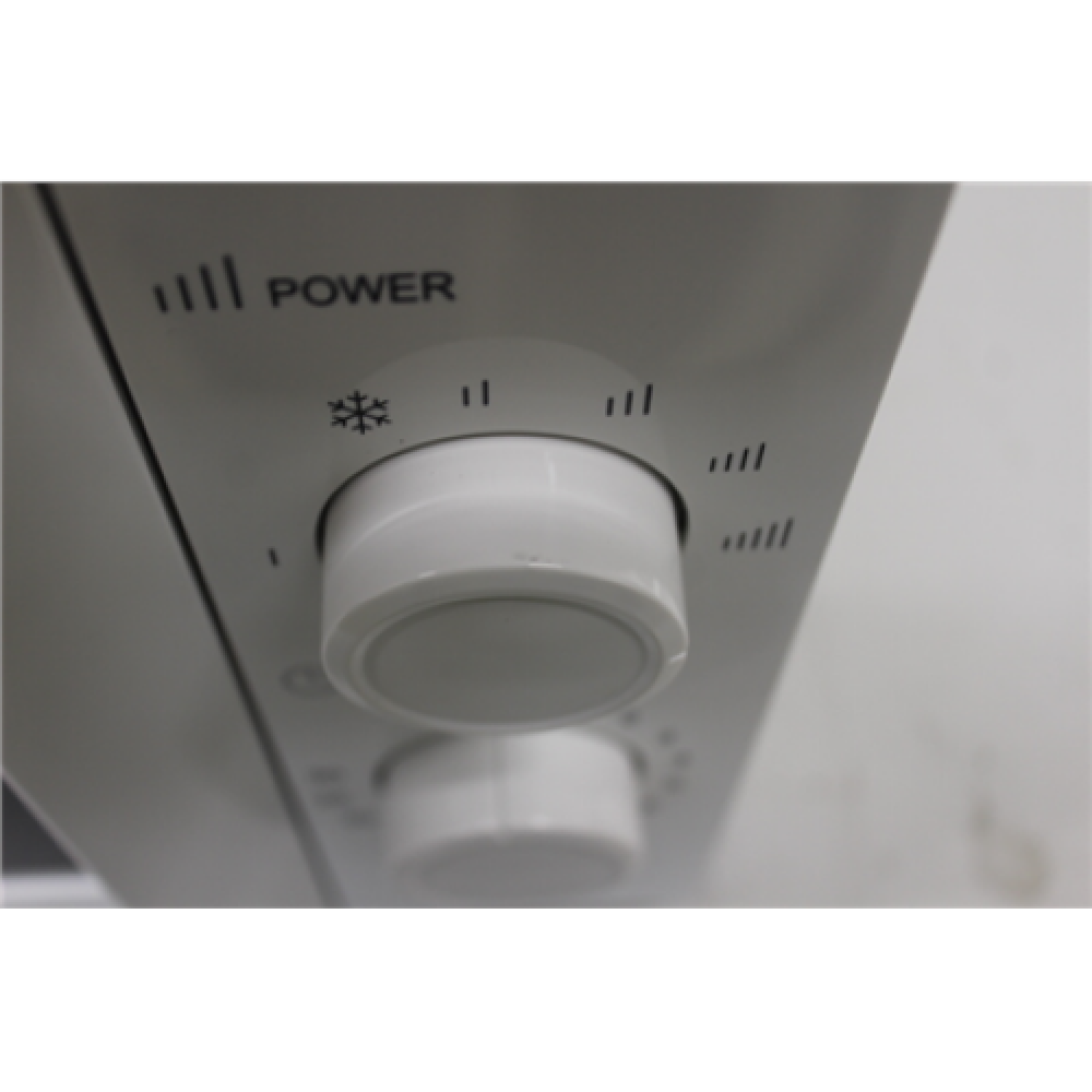 SALE OUT. Adler , AD 6205 , Microwave Oven , Free standing , 700 W , White , DAMAGED PACKAGING, SCRATCHES ON HANDLE