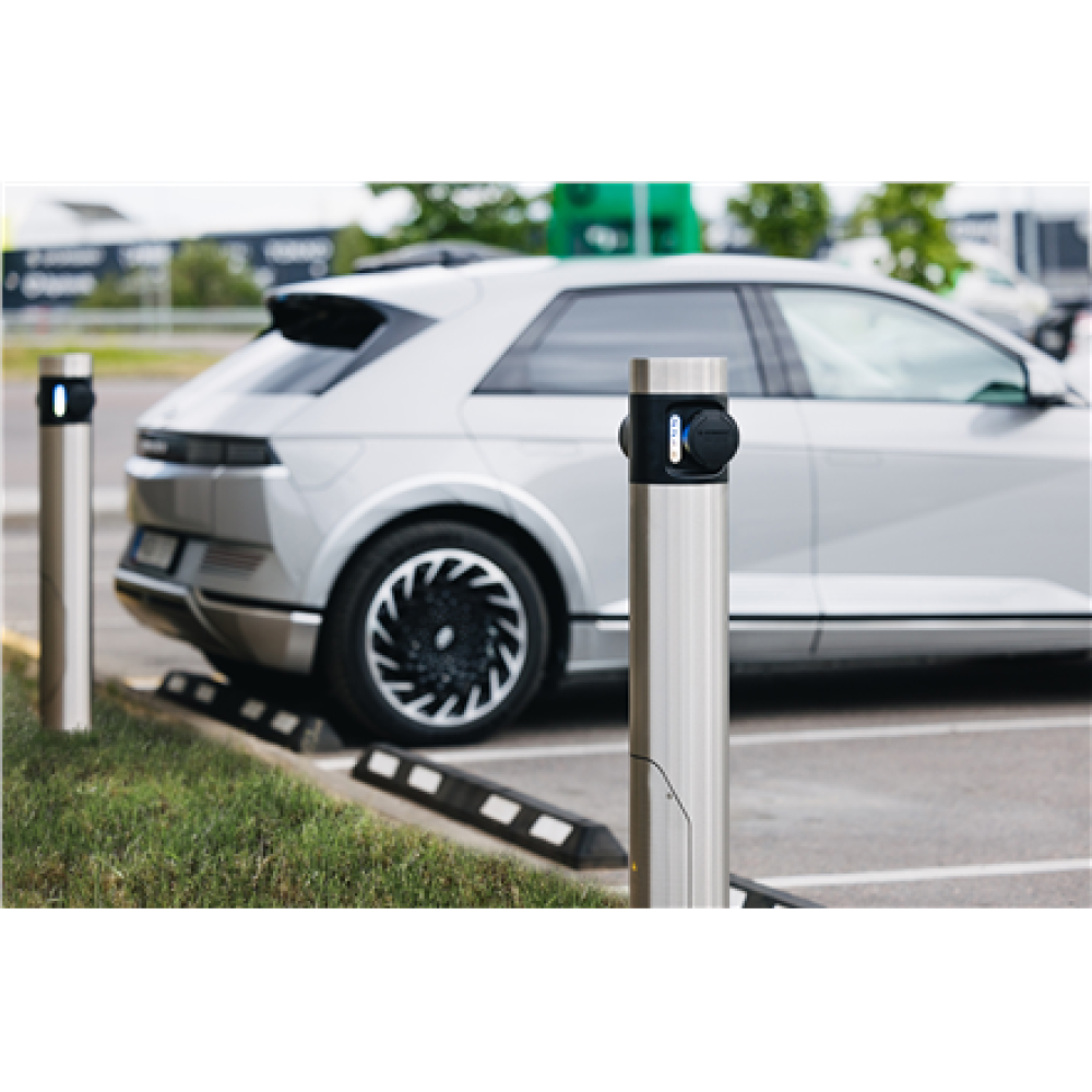 In balance Grid Charging Station 2x22kW, Socket, 4G (LTE), RFID , PC1-U-R