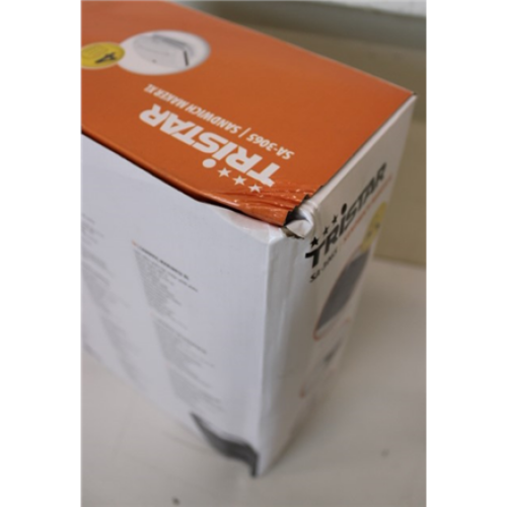 SALE OUT. , Tristar , Sandwich maker XL , SA-3065 , 1300 W , Number of plates 1 , Number of pastry 4 , White , DAMAGED PACKAGING, SCRATCHED ON BACK