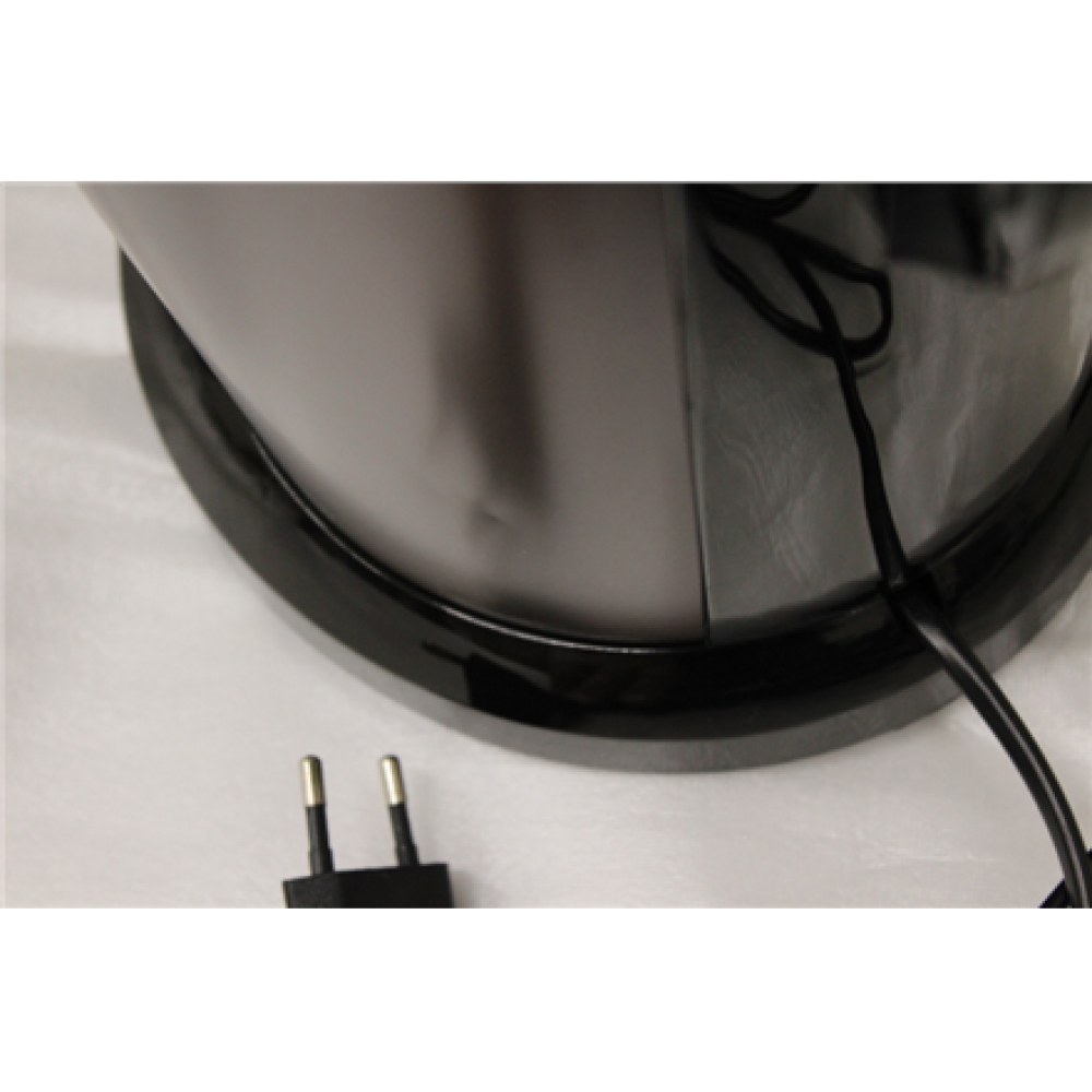 SALE OUT. Black & Decker BXCJ350E electric juicer 350W stainless steel , Black & Decker DAMAGED PACKAGING, SMALL DENT ON CORPUS