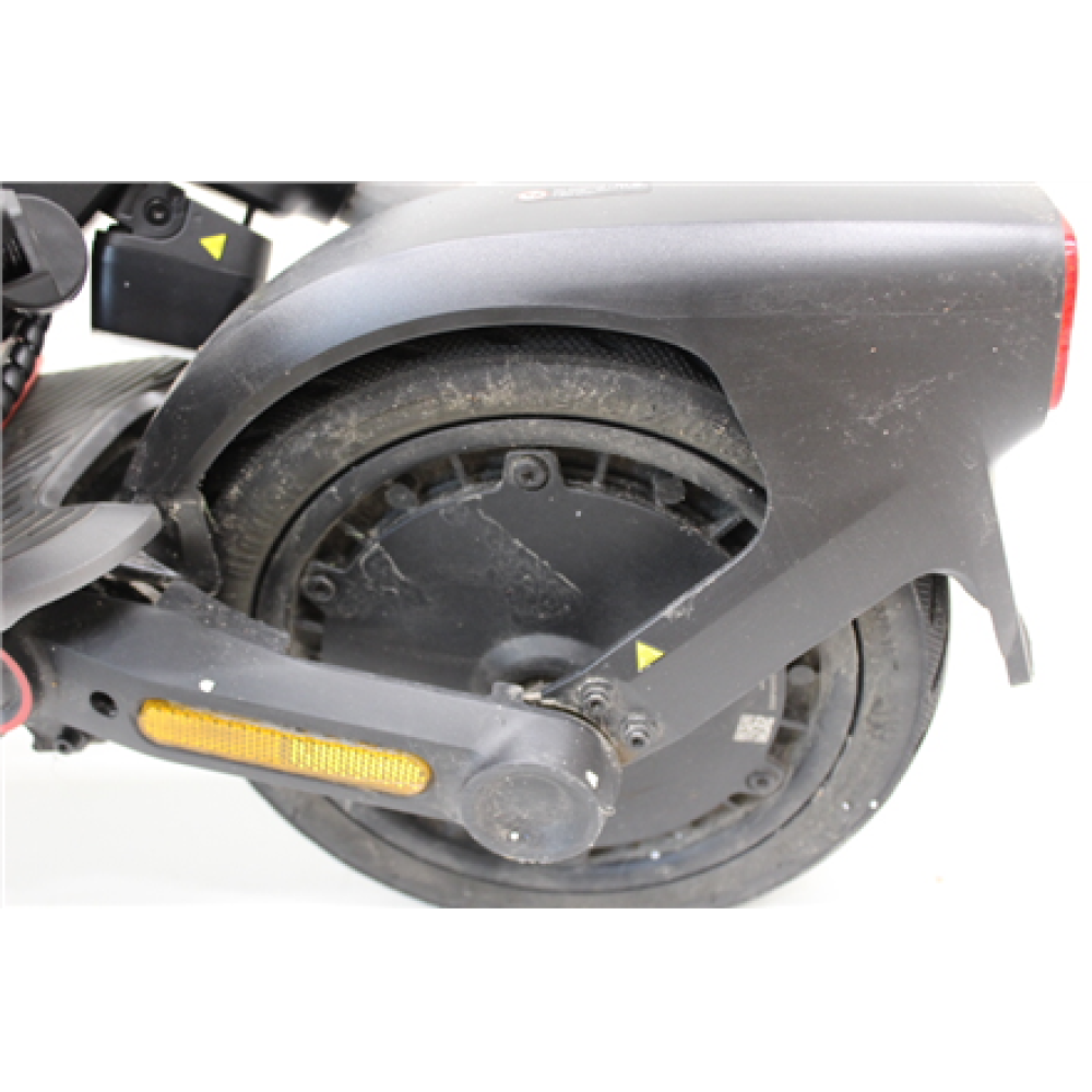 SALE OUT. Ninebot by Segway eKickScooter F3 E , Segway F3 E , eKickScooter , 1000 W , Up to 25 km/h , 10 , 24 month(s) , Black , DAMAGED PACKAGING, USED, DIRTY, SCRATCHED