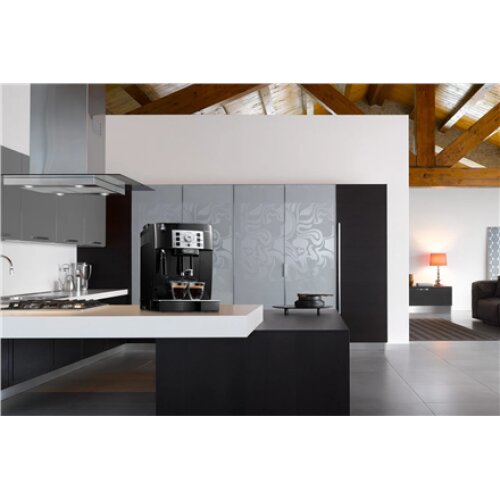 Delonghi , Coffee Maker , ECAM22.112.B Magnifica S , Pump pressure 15 bar , Built-in milk frother , Automatic , 1450 W , Black