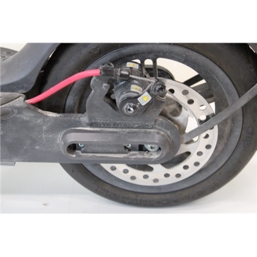 SALE OUT. Xiaomi Mi Electric Scooter Pro 2 (Black) , Xiaomi Mi Electric Scooter Pro 2 , 600 W , 25 km/h , 3 month(s) , Black , USED, SCRATCHED, DIRTY, SMALL CRACK BEHIND LEG, MISSING: CHARGER, MANUAL AND LEFT BACK REFLECTOR