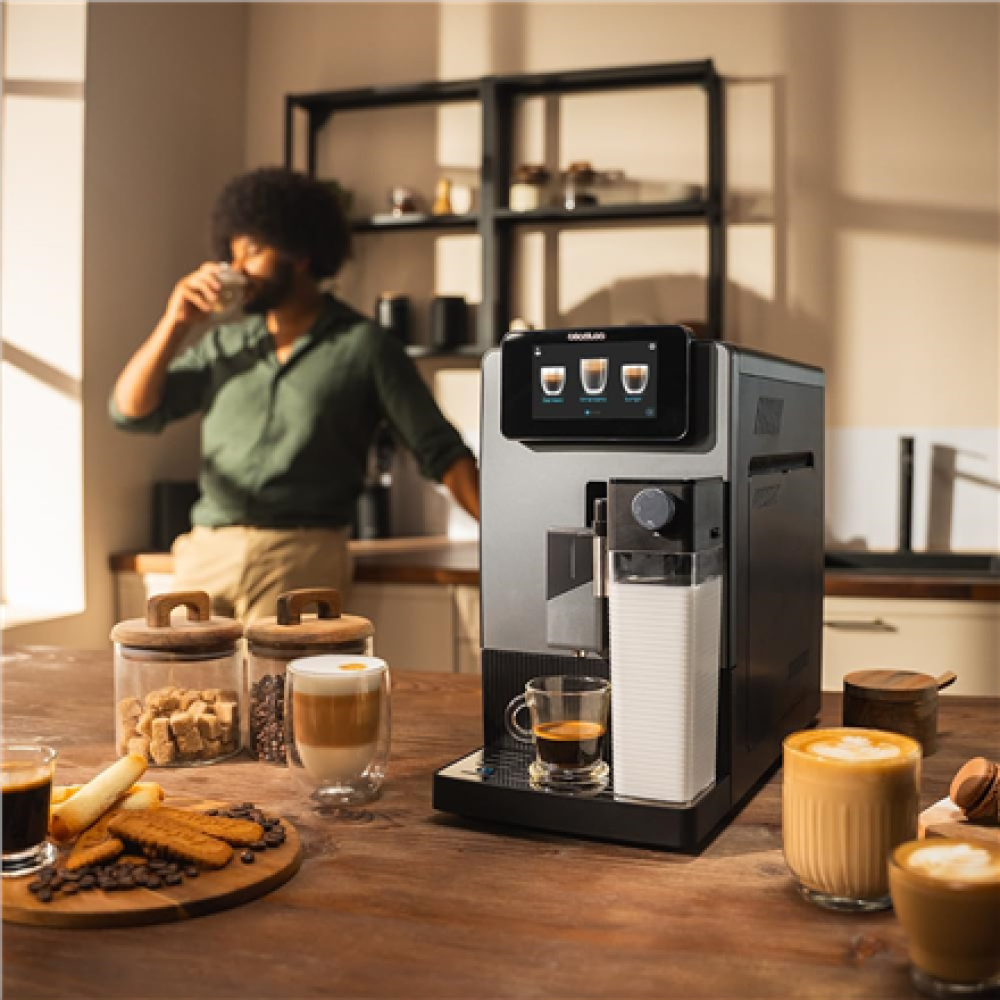 Cecotec Coffee machine , Cremmaet Latte Touch , Pump pressure 19 bar , Built-in milk frother , Super-automatic , Black , 1500 W