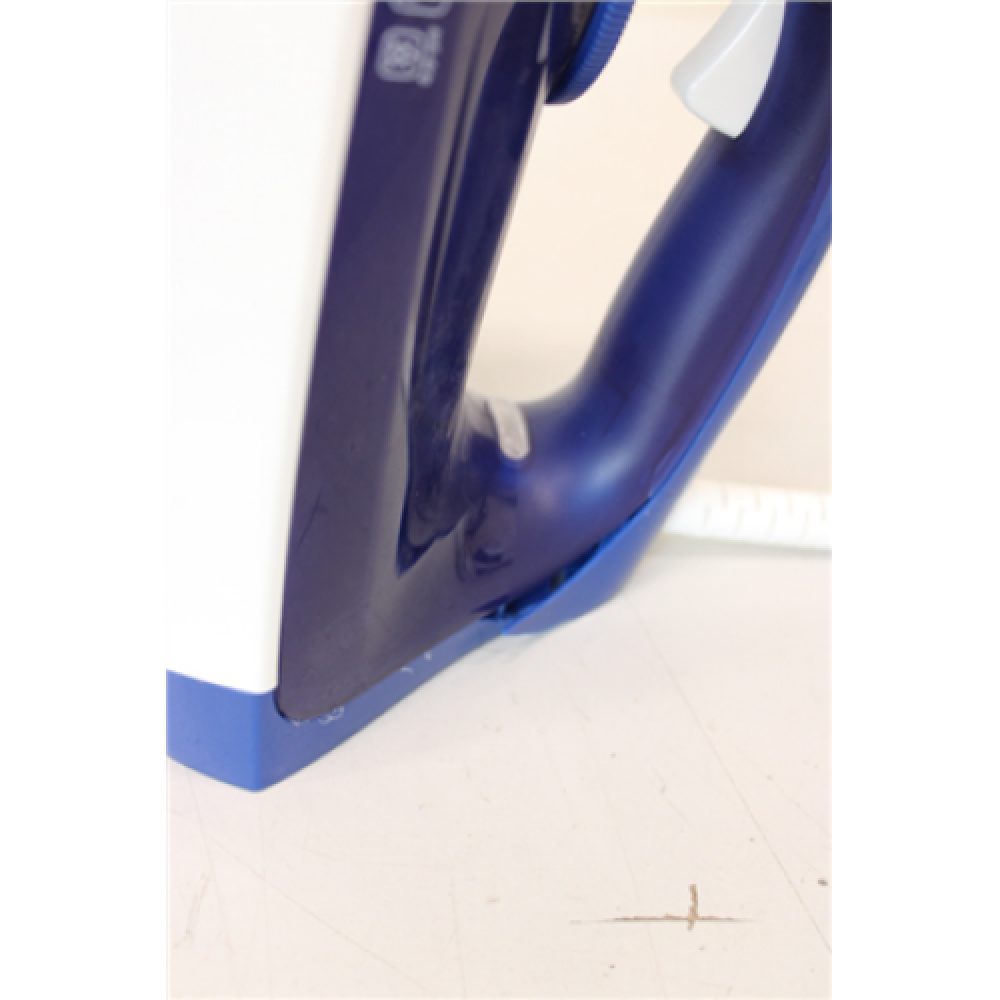 SALE OUT. TEFAL FV2838E0 Steam Iron, Water Tank 0.27 L, Countinuous Steam 40 g/min, Blue/White , TEFAL FV2838E0 , Steam Iron , 2400 W , Water tank capacity 270 ml , Continuous steam 40 g/min , Blue/White , DAMAGED PACKAGING, BROKEN CORPUS ON SIDE