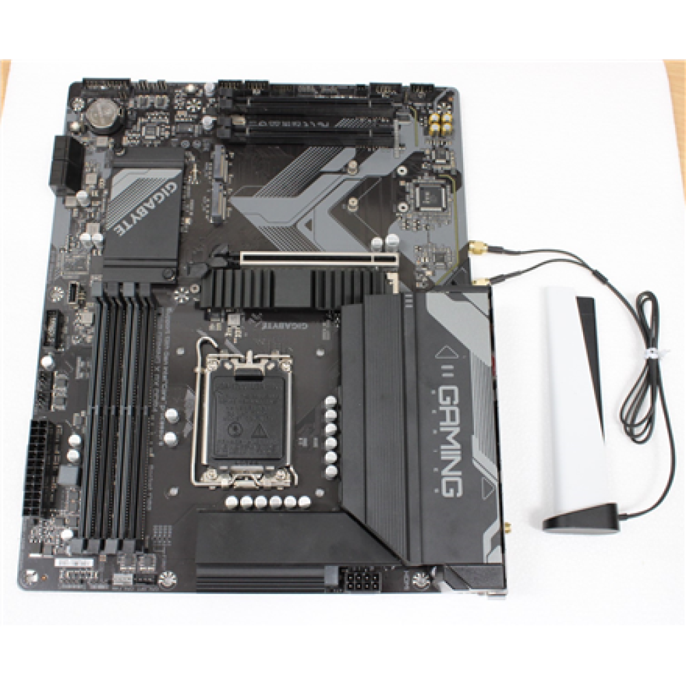 SALE OUT. Gigabyte USED, REFURBISHED, WITHOUT ACCESSORIES, ONLY BACK PANEL, AND ANTENA INCLUDED