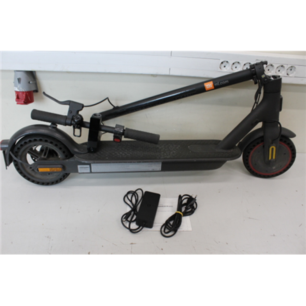 SALE OUT. Xiaomi Mi Electric Scooter Pro 2 (Black) , Xiaomi Mi Electric Scooter Pro 2 , 600 W , 25 km/h , 24 month(s) , Black , DAMAGED PACKAGING, SCRATCHED, DIRTY, MISSING KEY, SCREWS, MANUAL
