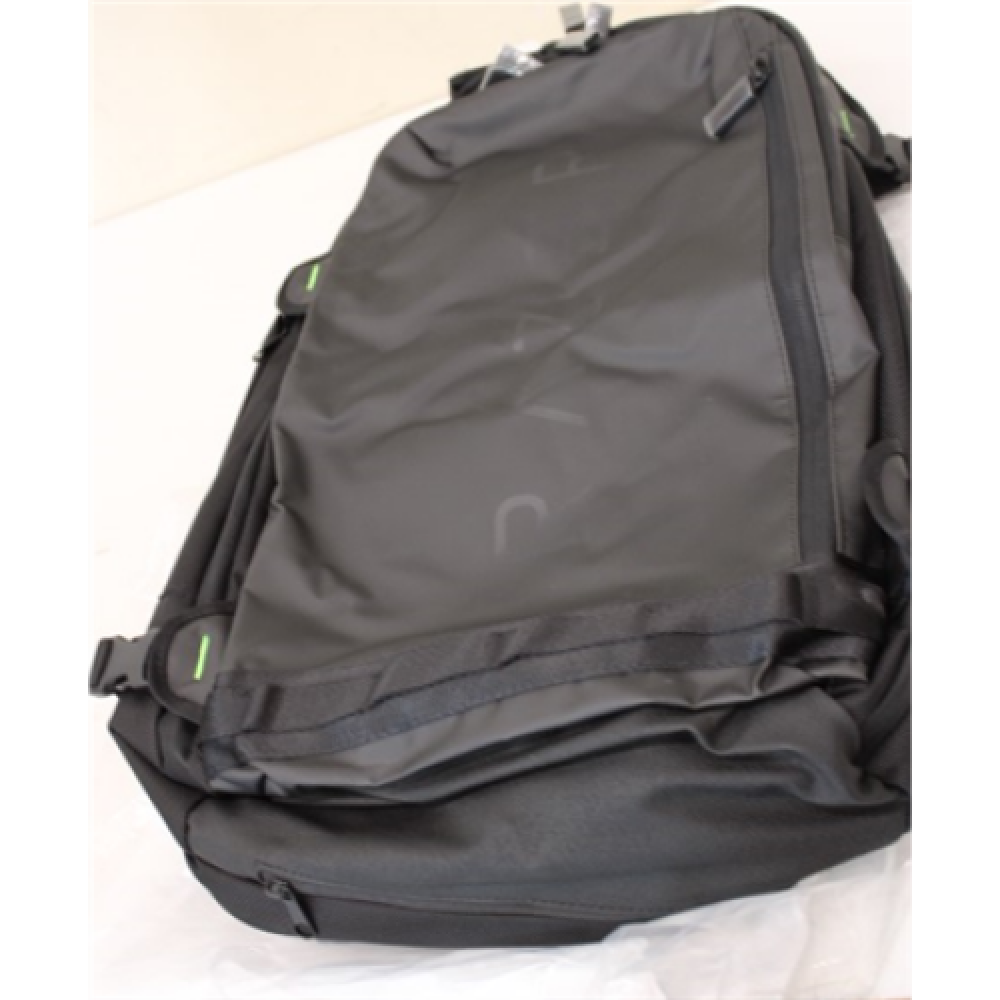 SALE OUT. Razer Rogue Backpack V3 17.3, Black, UNPACKED, DIRTY ON SIDE , Rogue , V3 17 Backpack , Fits up to size 17 , Backpack , Black , UNPACKED, DIRTY ON SIDE , Shoulder strap , Waterproof