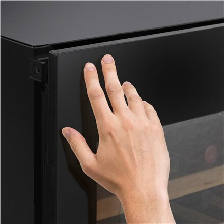 Caso , Wine Cooler , WineDeluxe E 18 , Energy efficiency class G , Built-in , Bottles capacity 18 bottles , Cooling type Compressor technology , Black