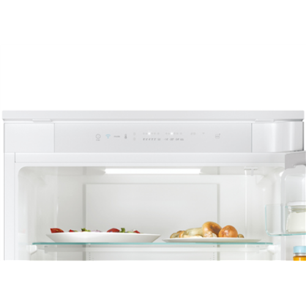 Candy , CBT5518EW , Refrigerator , Energy efficiency class E , Built-in , Combi , Height 177.2 cm , No Frost system , Fridge net capacity 186 L , Freezer net capacity 62 L , Display , 37 dB , White