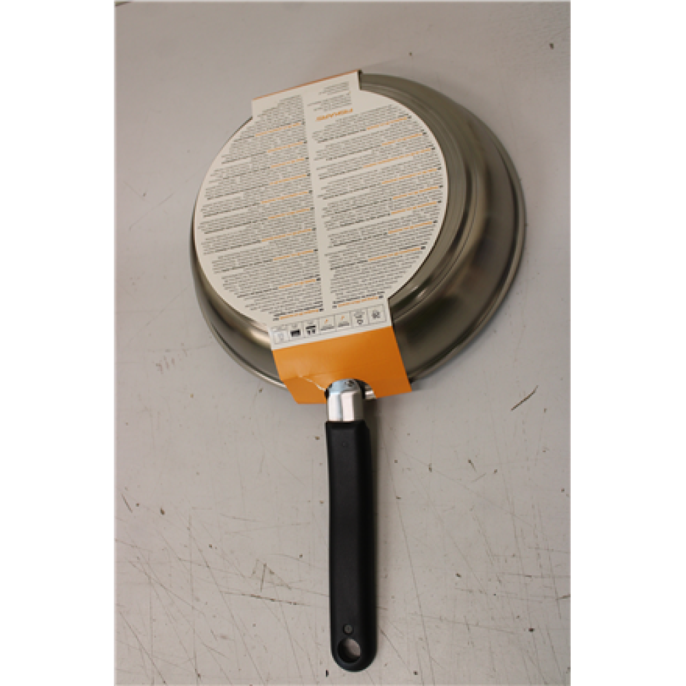 SALE OUT. Ceramic frying pan FISKARS FF, non-stick coating, 26 cm, 1 pc. , Fiskars BROKEN HANDLE, CHIPPED ENAMEL, SCRATCHED