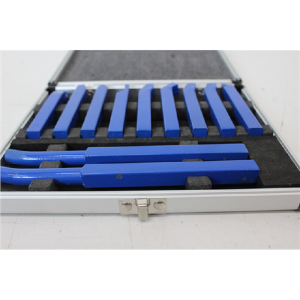 SALE OUT. TURNING KNIVES IN A CASE 10x10mm / 11 pcs. SUITCASE /SILVER , Geko BROKEN LOCK, SCRATCHED PAINT