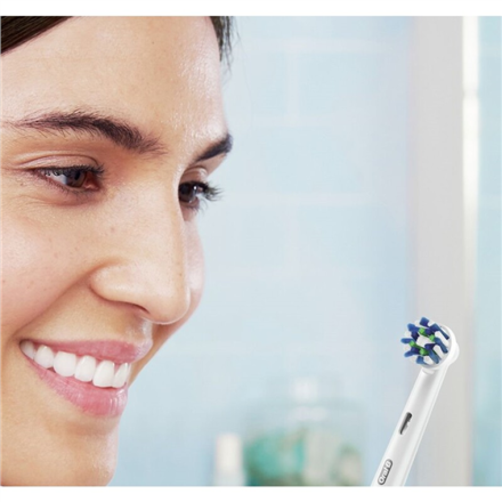 Oral-B Electric Toothbrush with Travel Case , Pro Series 1 , Rechargeable , For adults , Number of brush heads included 1 , Number of teeth brushing modes 3 , Black