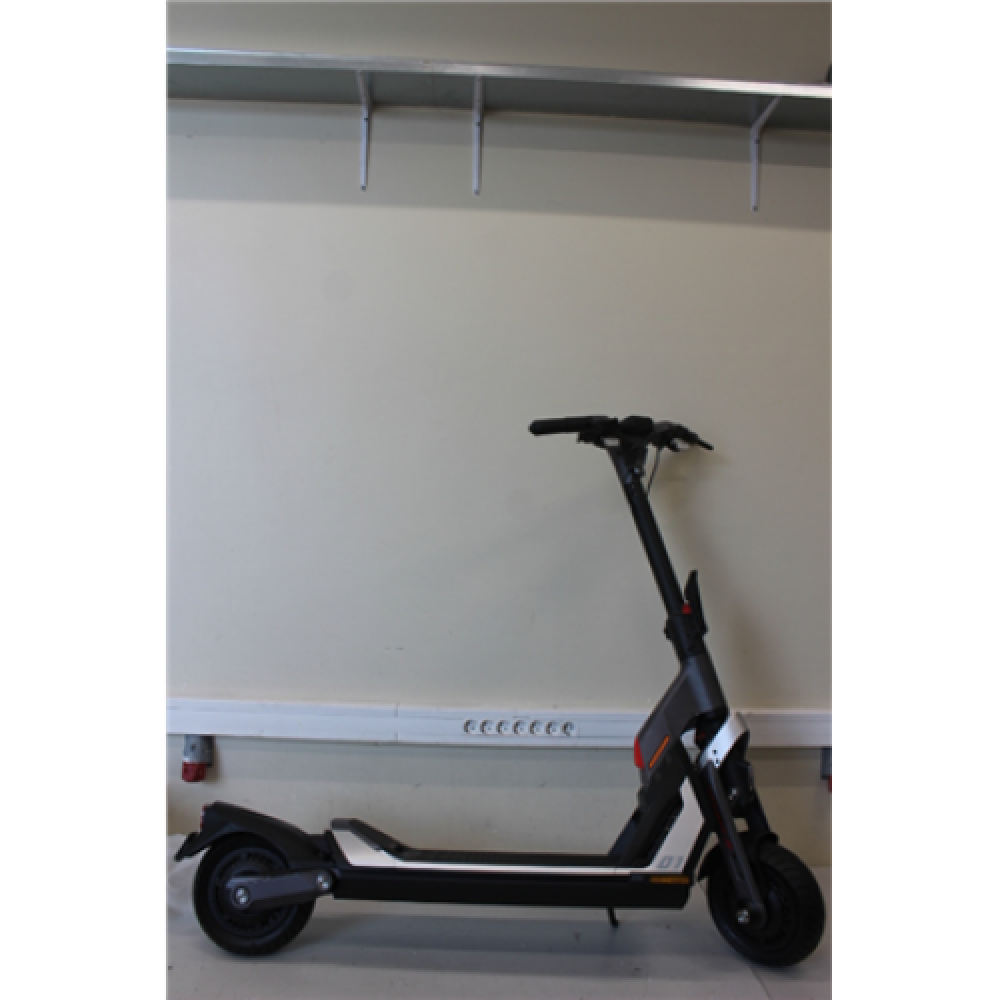 SALE OUT. Ninebot by Segway SuperScooter GT1E, Black Segway Ninebot SuperScooter GT1E, Black, USED AS DEMO