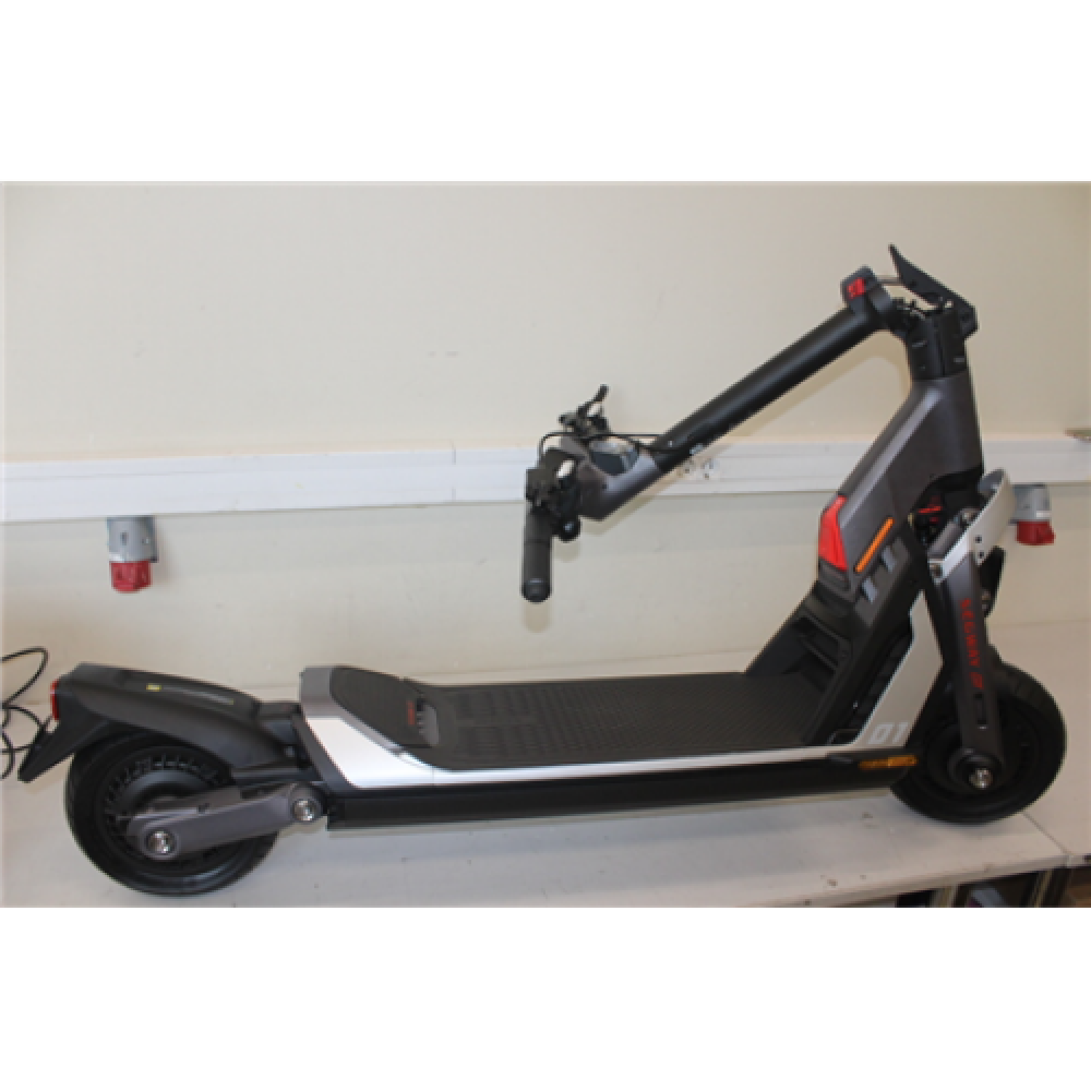 SALE OUT. Ninebot by Segway SuperScooter GT1E, Black Segway Ninebot SuperScooter GT1E, Black, USED AS DEMO