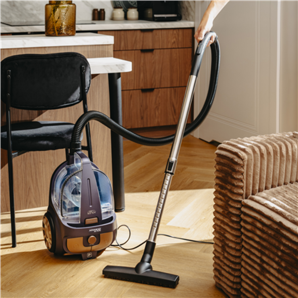 Adler Cyclone Vacuum Cleaner , AD 7076 , Bagless , Power 3000 W , Dust capacity 3.5 L , Violet