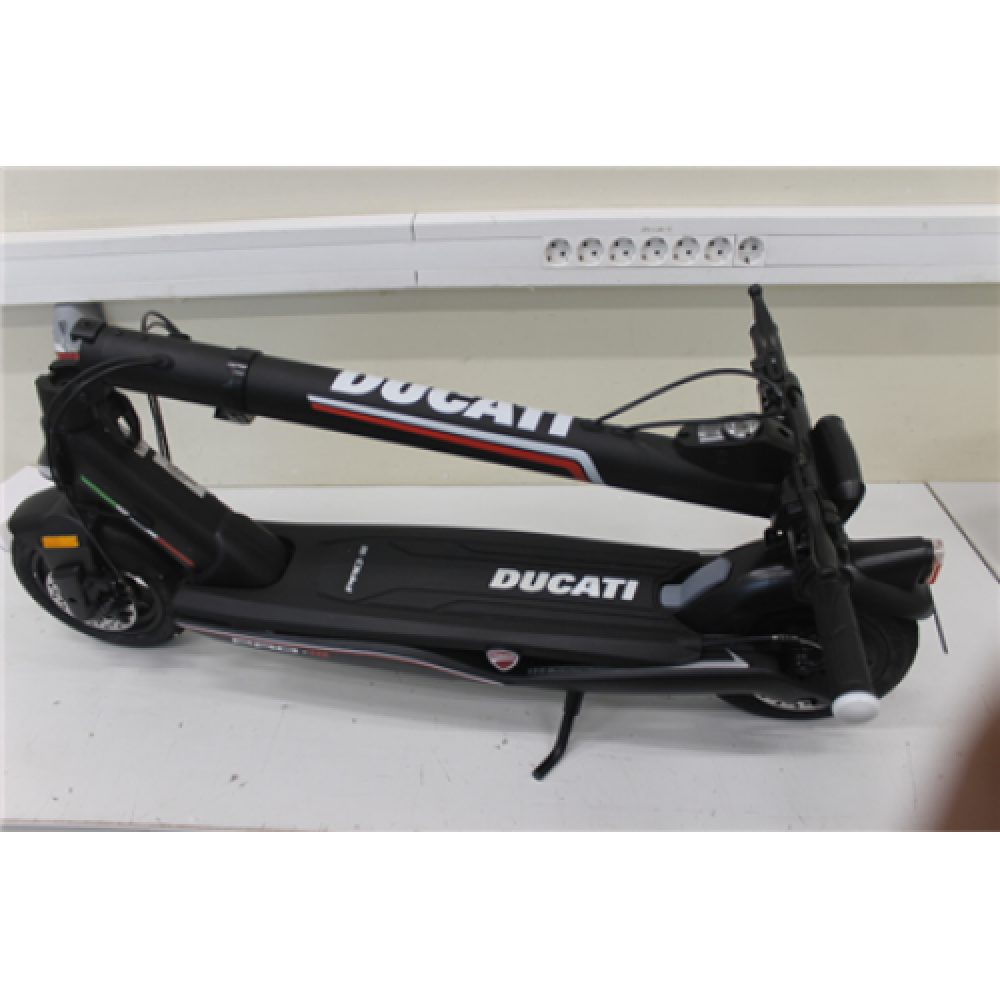SALE OUT. Ducati Electric Scooter PRO-III With Turn Signals, Black , Ducati branded , Electric Scooter PRO-III With Turn Signals , 350 W , 25 km/h , 10 , Black , 22 month(s)