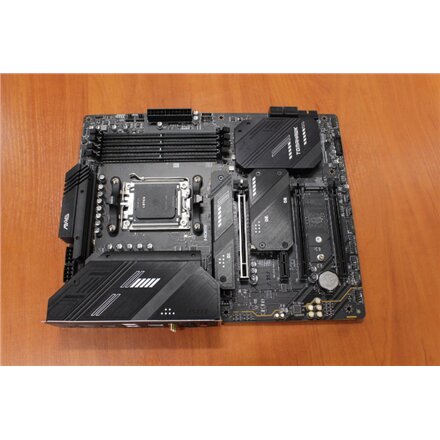 SALE OUT. , MSI MAG X670E TOMAHAWK WIFI , Processor family AMD , Processor socket AM5 , DDR5 , Number of SATA connectors 4 , USED, REFURBISHED, WITHOUT ACCESSORIES AND ORIGINAL PACKAGING, ONLY BACK PANEL INCLUDED