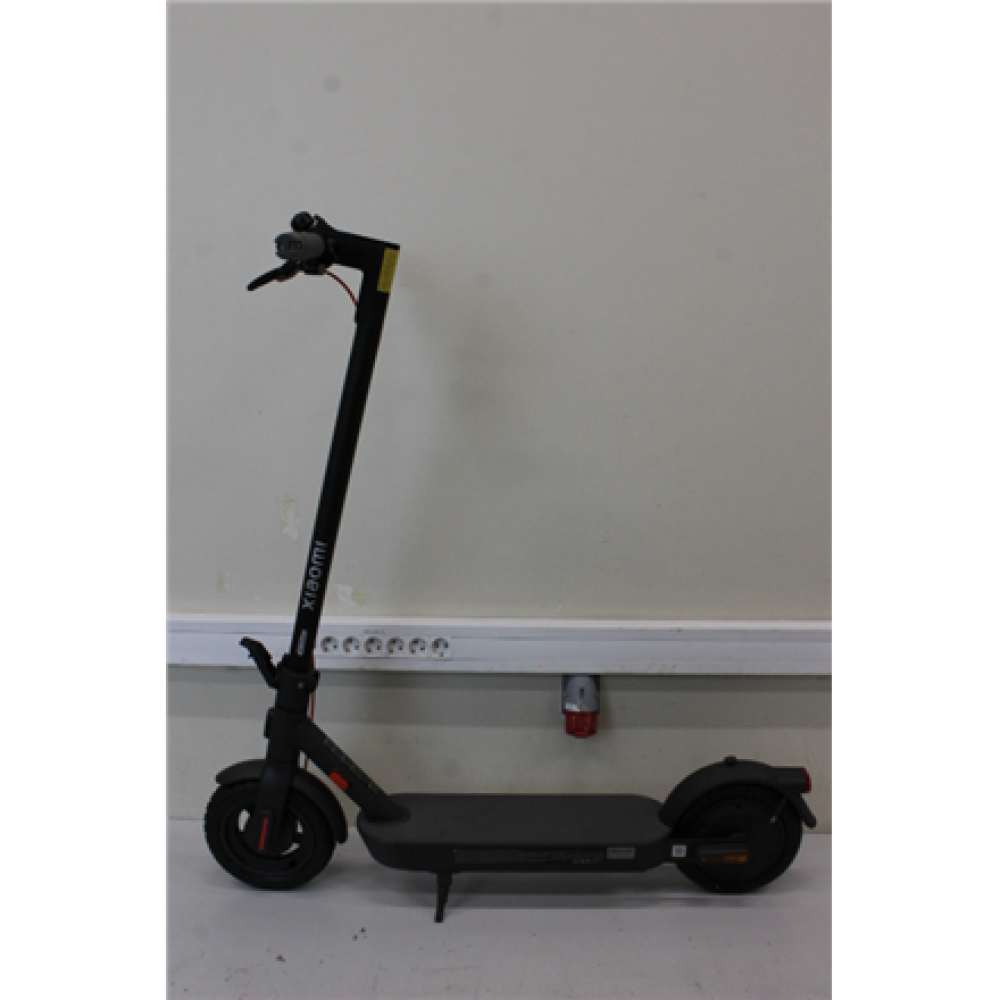 SALE OUT. Xiaomi Electric Scooter 4 Pro (2nd Gen) , Xiaomi Electric Scooter 4 Pro (2nd Gen) , 400 W , 25 km/h , 10 , 6 month(s) , DEMO, MISSING AIR HOSE